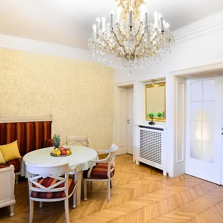 Apartment Old Money Old Town *