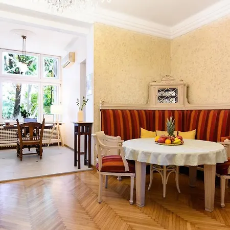 Apartment Old Money Old Town *